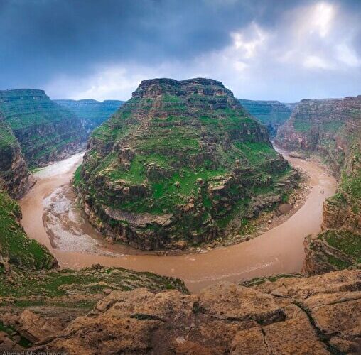 عکس رؤیایی از دره خزینهٔ لرستان در یک روز بارانی 1 2035852 809 چی تو وب