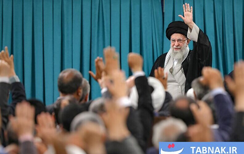 دیدار نمایندگان مجلس شورای اسلامی با رهبر معظم انقلاب اسلامی 1 2037077 810 چی تو وب