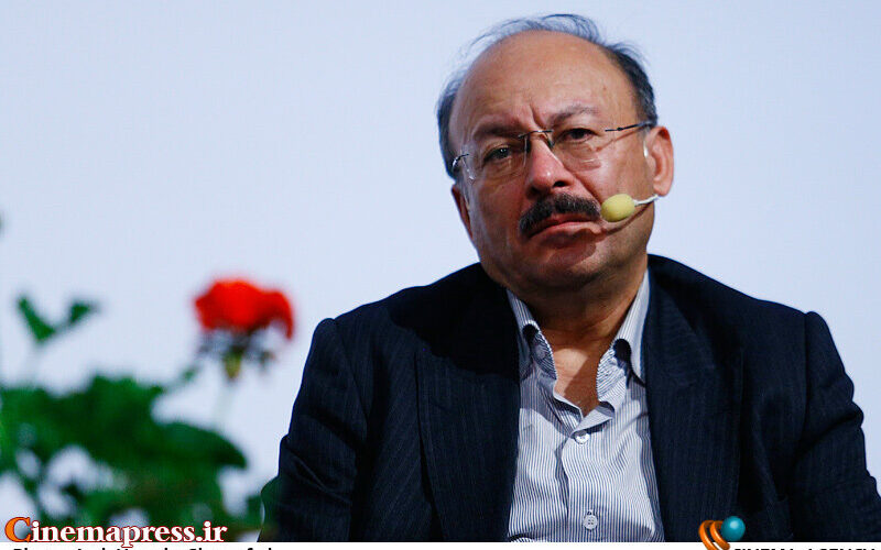 «غربپرستی» بهگونهای جلوه یافته که «خیانت به کشور»، «وطنفروشی» و «بیوطنی» را برای بسیاری از افراد قابلقبول یا حتی «زیبا» جلوه داده است 1 220287 چی تو وب
