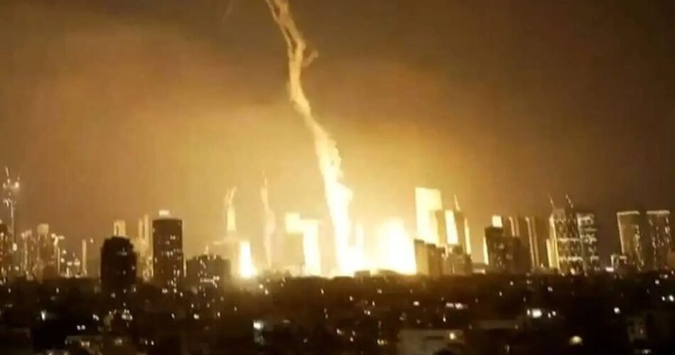 روزنامه جمهوری اسلامی: اسرائیل جنگ راه انداخت تا مذاکره نشود / ایران الان باید آن را از سر بگیرد 1 2206167 294 چی تو وب