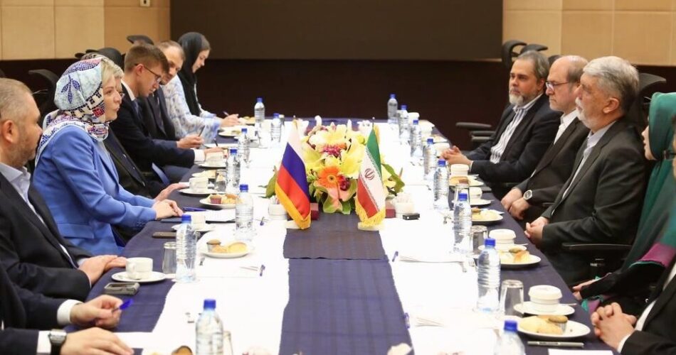 صالحی: ارتباطات «ایران» و «روسیه» در معرض «تهاجمات رسانهای» قرار گرفتهاند و «رسانههای غربی» برای ساختن تصویر نامناسبی از دو کشور تلاش میکنند 1 256540 چی تو وب