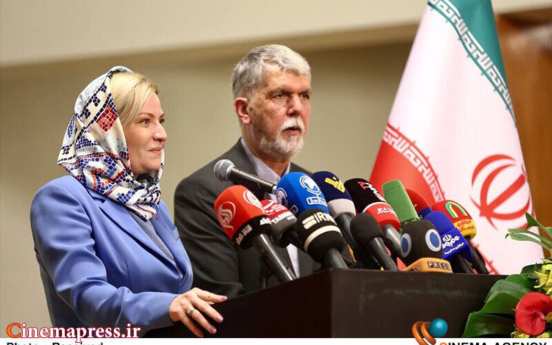 صالحی: مرزها را انسانها ساختهاند تا مردمان را پشتِ دیوارهای ساختگی گرفتار نمایند/ در آسمان ِ فرهنگ و همدلی، هیچ مرزی نیست 1 256553 چی تو وب